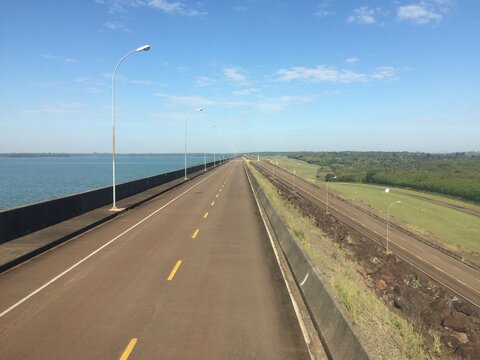 Usina de Ita&iacute;pu