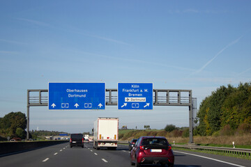 Autobahntafel auf Autobahn 2, Kamener Kreuz, in Richtung Oberhausen, Dortmund