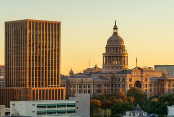 Fototapeta premium Texas State Capitol Building illuminated by dawn sun in the skyline of Austin Texas in early December 2025.