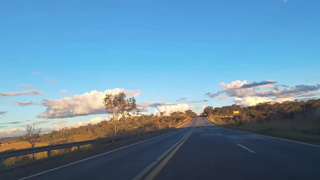 time lapse dirigindo na cidade de S&atilde;o Domingos, Estado de Goi&aacute;s, regi&atilde;o de Terra Ronca, Brasil