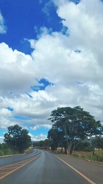 time lapse dirigindo na cidade de S&atilde;o Domingos, Estado de Goi&aacute;s, regi&atilde;o de Terra Ronca, Brasil