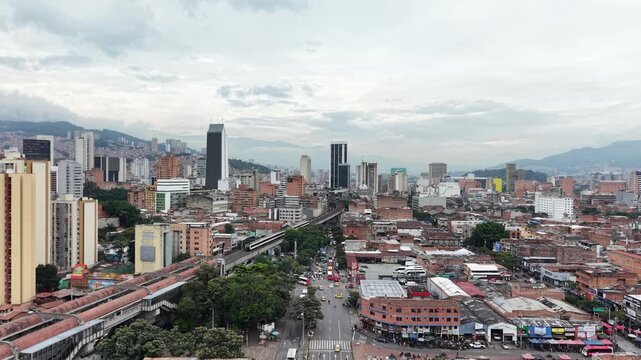 Vista a&eacute;rea de la Plaza Botero y el Palacio de la Cultura, centro de Medell&iacute;n.