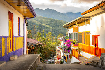 Obraz premium colourful houses of salento, coffee region, andes, colombia, south america, latin america