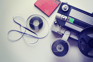 レトロな8ミリ映写機とフィルム