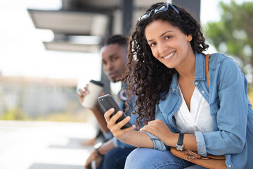 guy trying to get acquainted with girl at bus stop