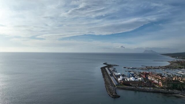 vistas del puerto de Sotogrande en el t&eacute;rmino municipal de San Roque, Espa&ntilde;a
