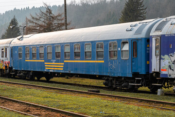 WLAB type dining car on the siding at Zag&oacute;rz station