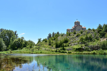 Jolie vue de la source de la rivi&egrave;re Cetina, en Croatie. Lieu touristique en Europe