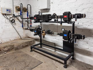 Fernw&auml;rme &Uuml;bergabe in einem Keller in D&uuml;sseldorf, Deutschland