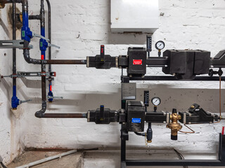 Fernw&auml;rme &Uuml;bergabe in einem Keller in D&uuml;sseldorf, Deutschland