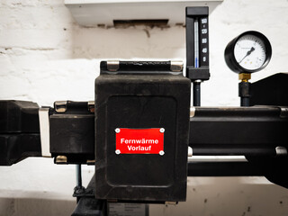 Fernw&auml;rme &Uuml;bergabe in einem Keller in D&uuml;sseldorf, Deutschland