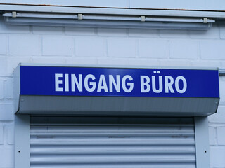 German script: Office entrance