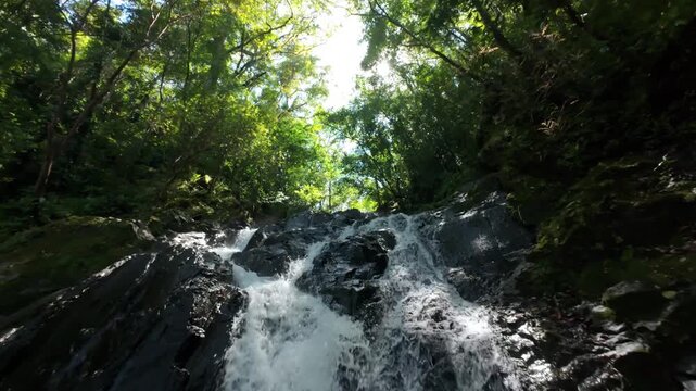 Cascada en Monta&ntilde;a Verano