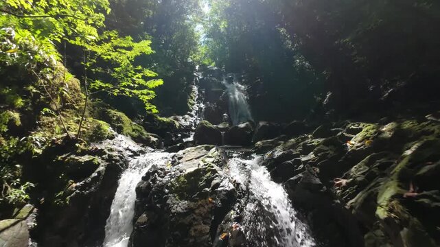 Cascada en Monta&ntilde;a Verano