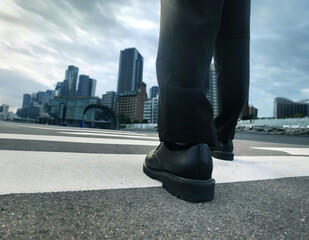 ビジネス街を歩く