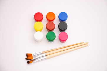 Naklejka premium Brush for painting on white background next to paint