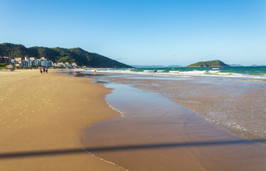 Praia Palmas do Arvoredo cidade de Governador Celso Ramos Santa Catarina Brasil regi&atilde;o da Grande Florianopolis  