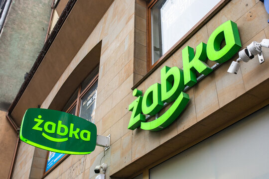 Polska, Przemyśl - 21.12.2025: Baner reklamowy sklepu marketu sieciowego Żabka.