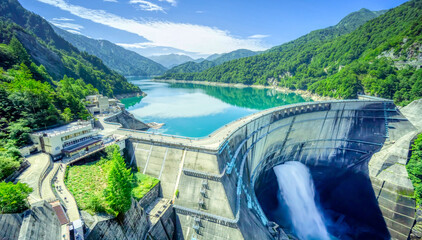 富山県・夏の黒部ダム