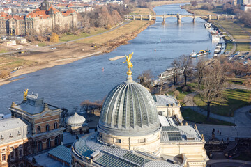 Aussicht von der Kuppel der Frauenkirche auf die Kuppel der Kunstakademie und die Elbe mit der Albertbr&uuml;cke im Hintergrund