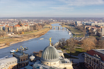 Aussicht von der Kuppel der Frauenkirche auf die Kuppel der Kunstakademie und die Elbe mit der Albertbr&uuml;cke im Hintergrund