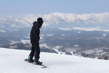 絶景の山形赤倉温泉スキー場とスノーボーダー