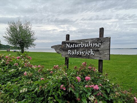Schild, Ralswiek, R&uuml;gen, Urlaub, Reisen, Veranstaltung, Unterhaltung, Familie, Stadt, Ort, B&uuml;hne, Road, K&uuml;ste, Boat, Boot, Reisen, Strands, Baden, Schwimmen