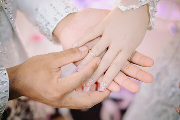 Fototapeta premium hands of the groom and bride