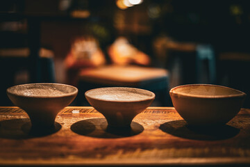 陶器の小鉢と木台