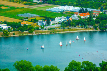 ドナウ川の帆船風景