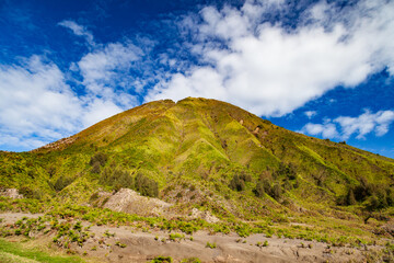 Obraz premium The Bromo, or Mount Bromo, is an active somma volcano, a Hindu pilgrimage site, and part of the Tengger mountains, in East Java, Indonesia.