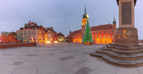 Obraz premium Plac Zamkowy Warsaw Poland dawn Christmas decorations