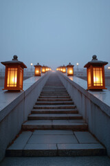 Obraz premium Grand symmetrical stairway with ceremonial entrance lanterns