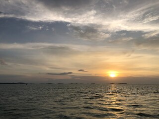 Obraz premium Vibrant sunset over calm ocean, retirement bliss, travel, idyllic
