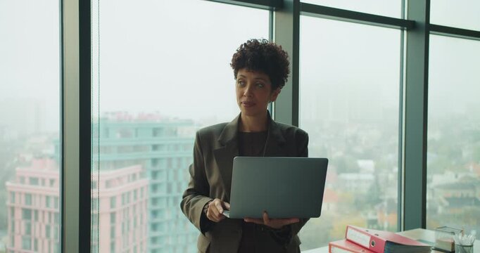Remote facilitator conducting session with city view backdrop
