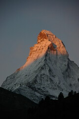 朝焼けのマッターホルン