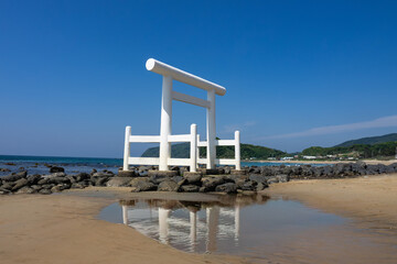 二見ケ浦の白い鳥居
