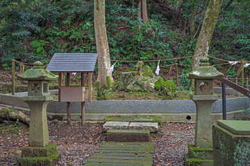 出雲 佐太神社 母儀人基社の磐境 © mtaira