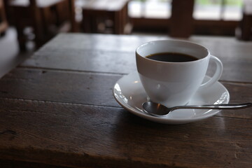 尾瀬の山小屋のカフェでコーヒーを飲むひととき。