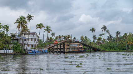 Fototapeta premium Kochi, India - 09.27.2025: Kerala Backwaters