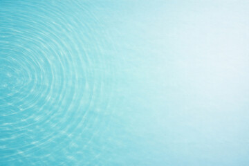 澄んだ水面に広がるやさしい波紋