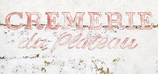 Vieille enseigne de commerce disparu sur le plateau d'Assy &agrave; Passy, Haute-Savoie, France