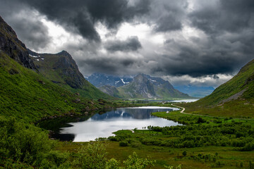 Obraz premium Napskaret Viewing Point With Lake And Mountains On Lofoten Islands In Norway