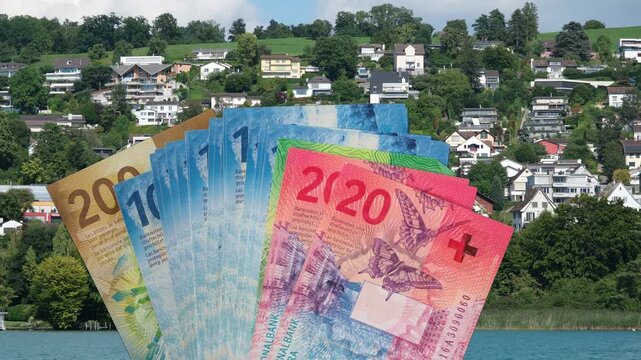Schweizer Bargeld, steigende Preise f&uuml;r Immobilien H&auml;user und Wohnungen, Bargeld Banknoten in der Schweiz, Schweizer Franken
