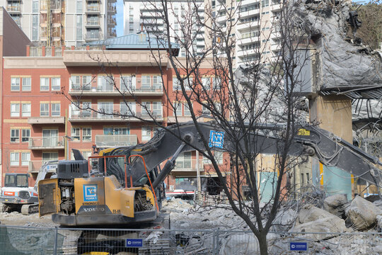 demolition of Toronto Water, 275 Merton St, viewed from Kay Gardner Beltline Trail