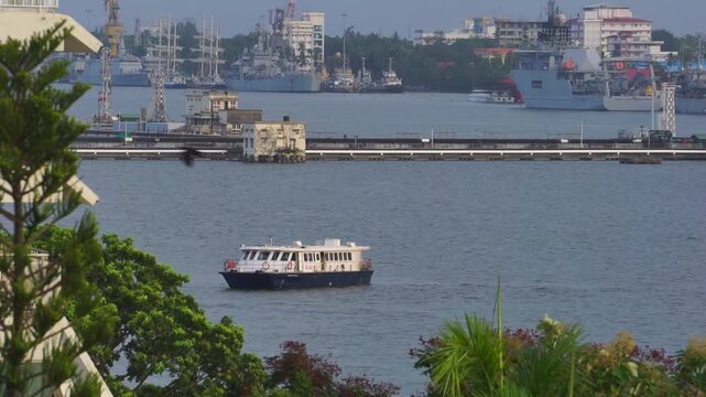 Marine Drive Kochi, promenade in Kochi, kochi port, Ernakulam kerala, Vasco da Gama Square, cochin port, passenger boat kochi, kerala tourism, kerala tourism spots, Laccadive Sea, Arabian Sea. ships.