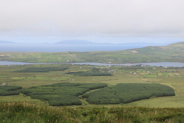 Fototapeta premium Le Ring of Kerry, en Irlande, l'un des itinéraires les plus célèbres au monde pour ses paysages côtiers