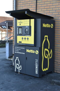 Bottle vending machines in the Netto chain, Dobre Miasto Polska on 24 December 2025