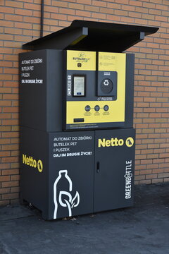 Bottle vending machines in the Netto chain, Dobre Miasto Polska on 24 December 2025