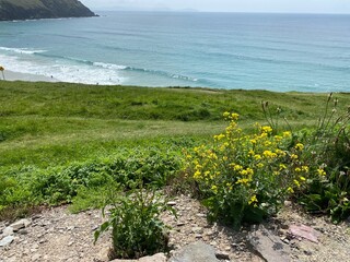 Les falaises vertigineuses de Dunquin surplombant les eaux de l'Atlantique
